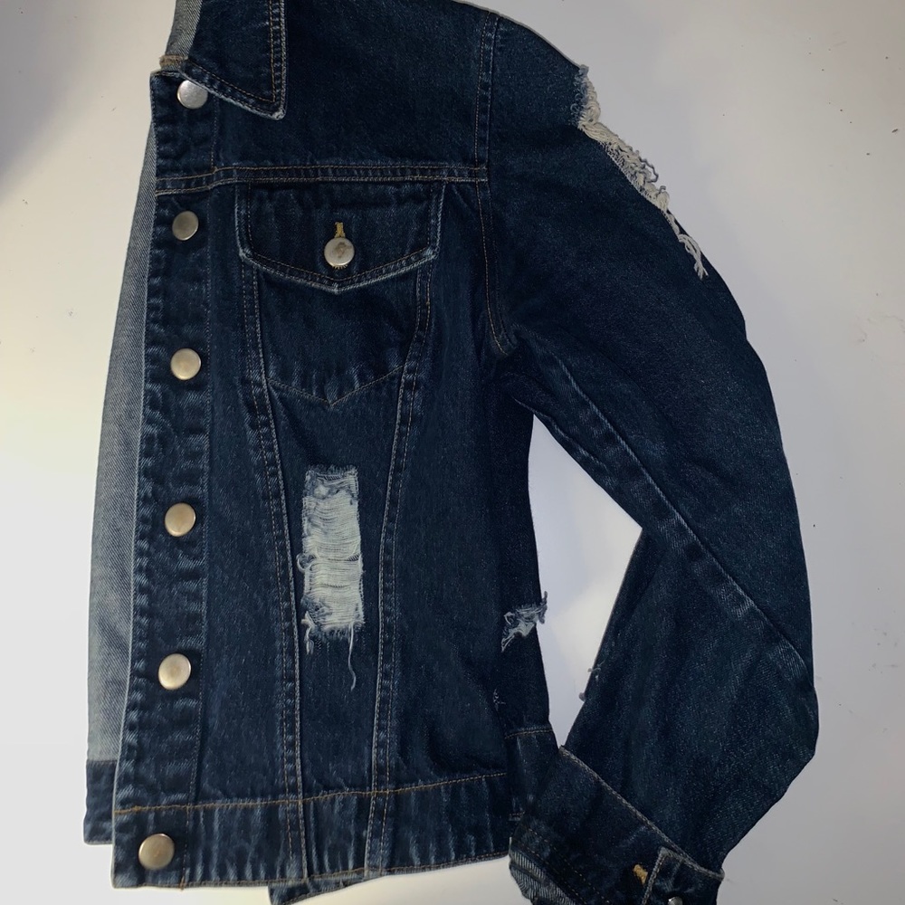 Destroyed jean jacket - Picture 2 of 5